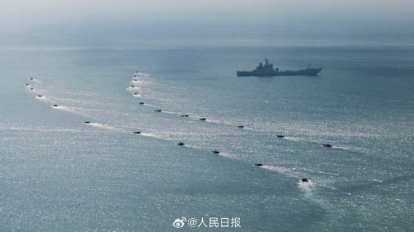 最大股票配资网 两栖装甲车海训冲击力溢出屏幕